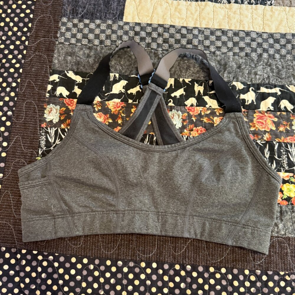 Lola sports bra